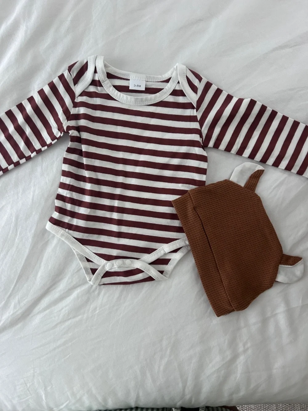 New Never Worn 3 piece bear overall set 3-6 months